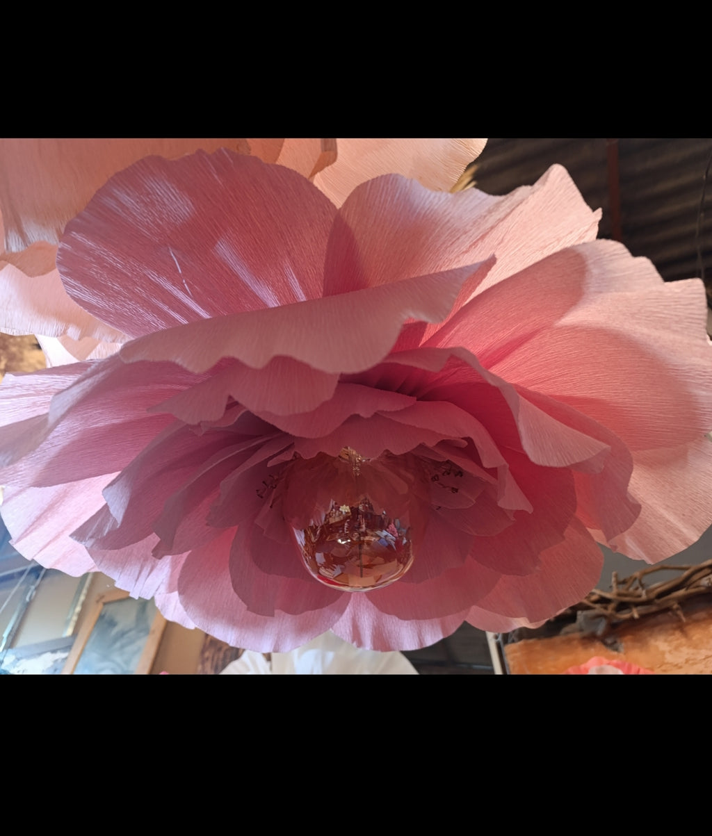 Suspension fleur rose